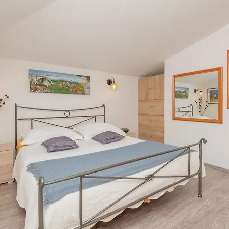 ヴィラ Croatica イモツキ